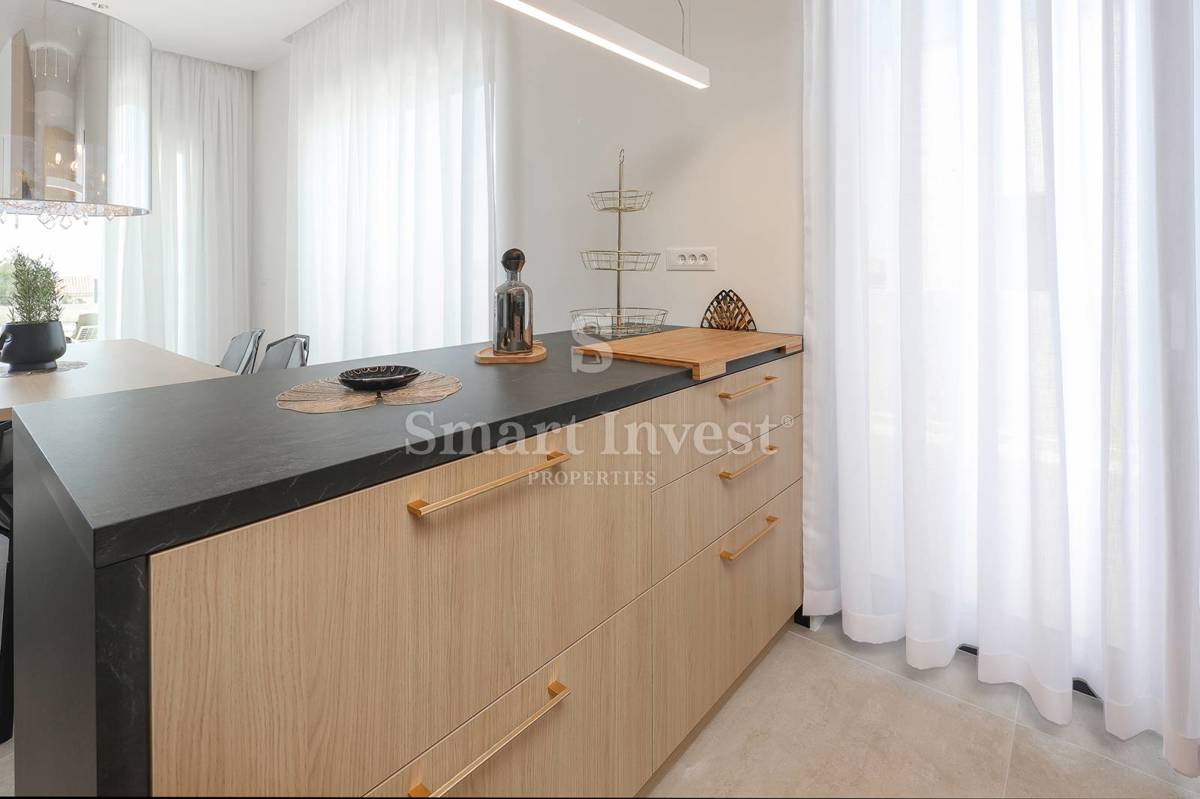 ISOLA DI PAG, lussuosa villa bifamiliare con piscina e vista mare, a 100 m dal mare!