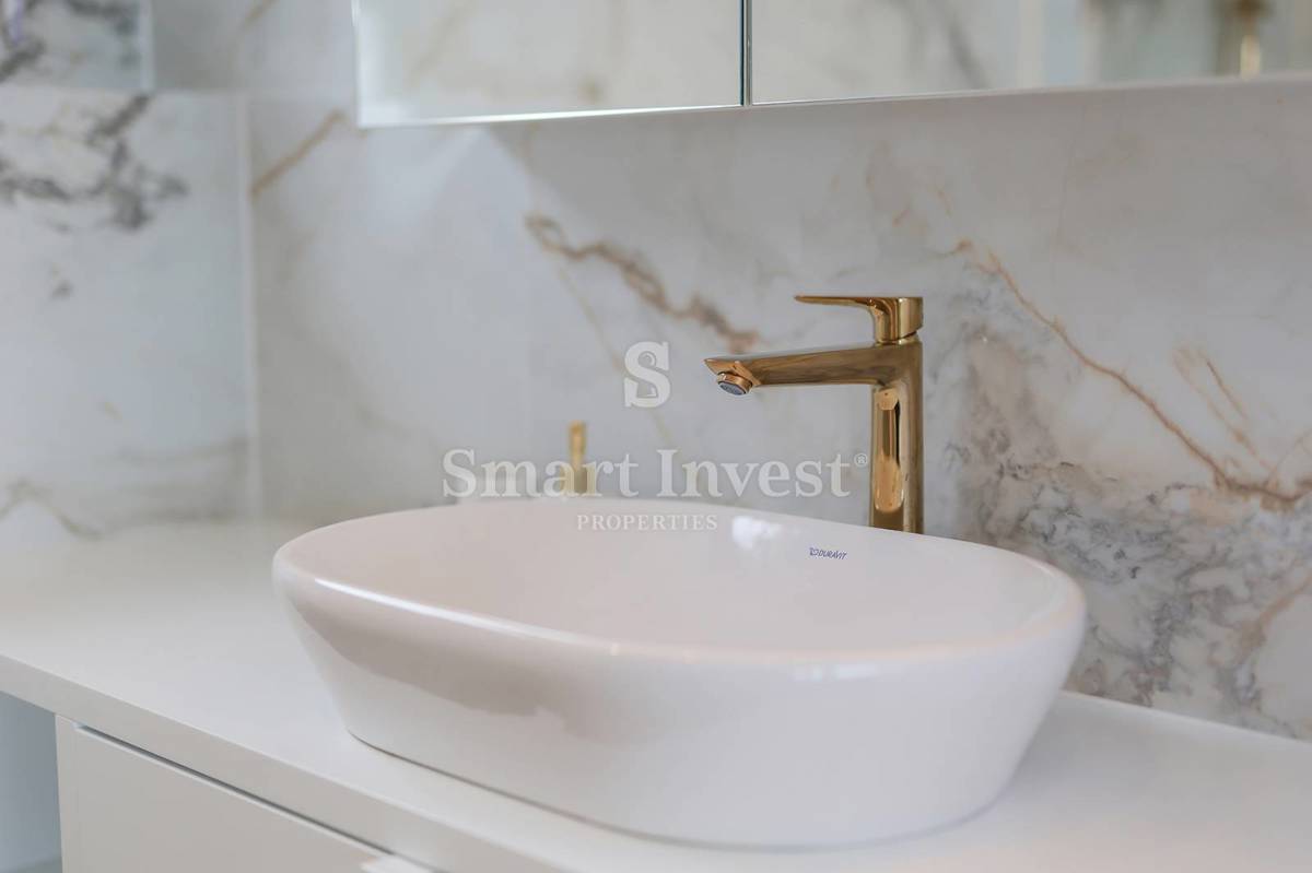 ISOLA DI PAG, lussuosa villa bifamiliare con piscina e vista mare, a 100 m dal mare!