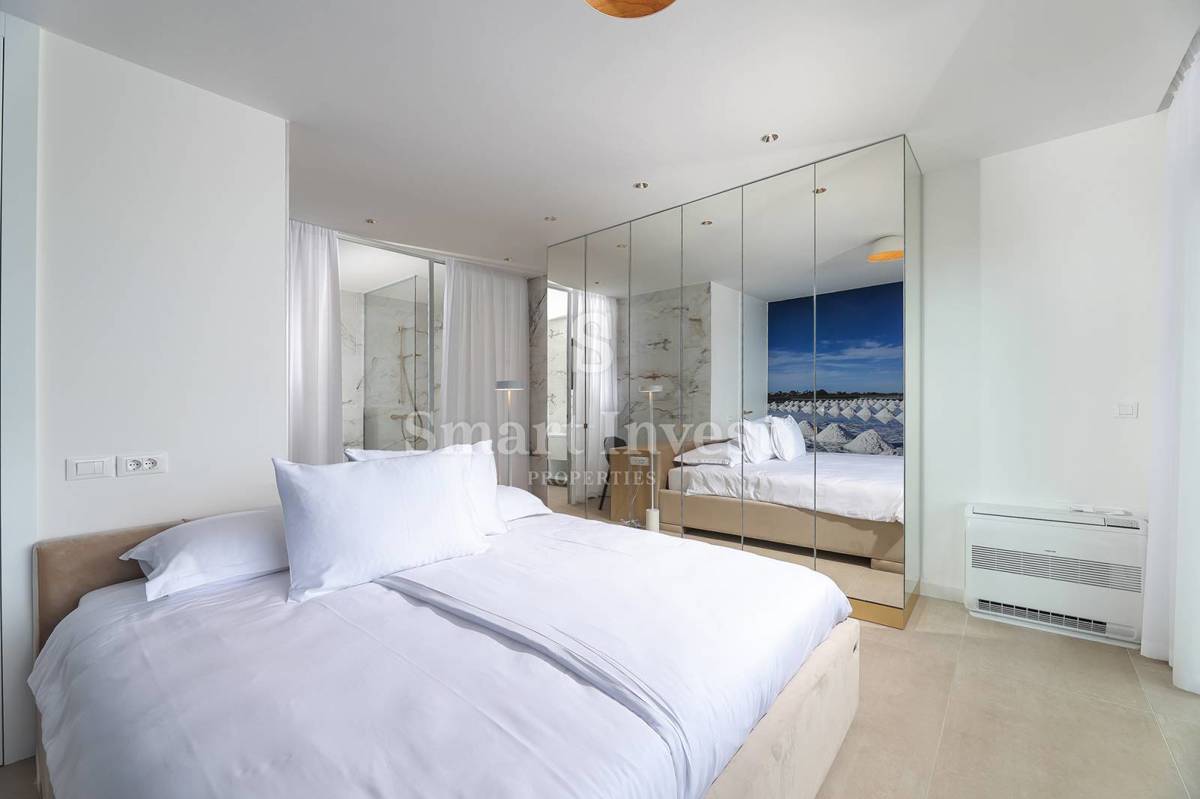 ISOLA DI PAG, lussuosa villa bifamiliare con piscina e vista mare, a 100 m dal mare!