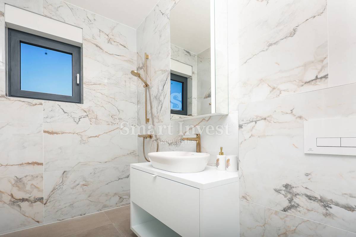 ISOLA DI PAG, lussuosa villa bifamiliare con piscina e vista mare, a 100 m dal mare!