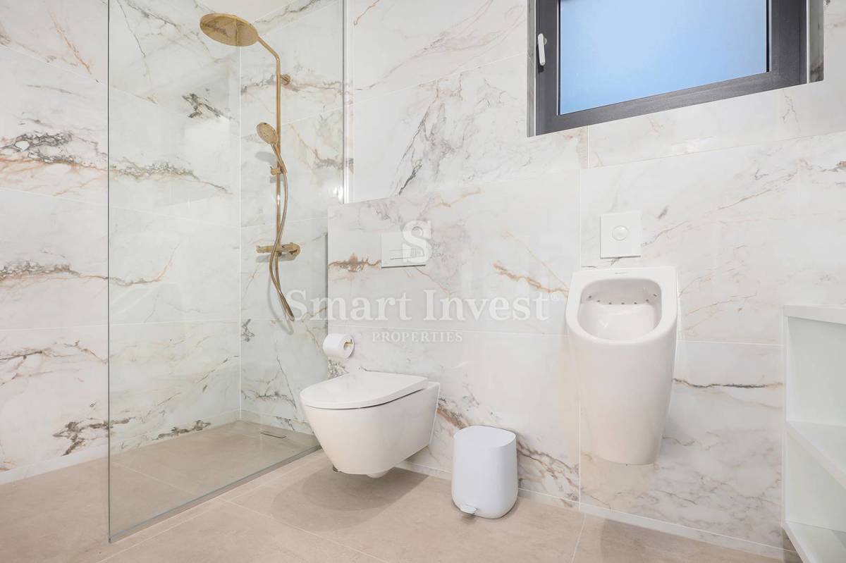 ISOLA DI PAG, lussuosa villa bifamiliare con piscina e vista mare, a 100 m dal mare!