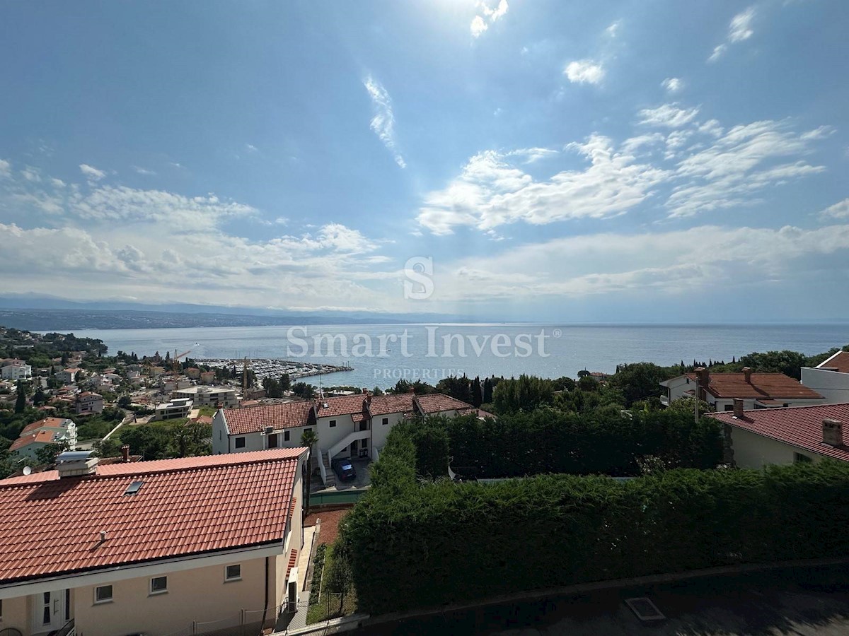 IČIĆI, appartamento trilocale con vista mare in complesso con piscina