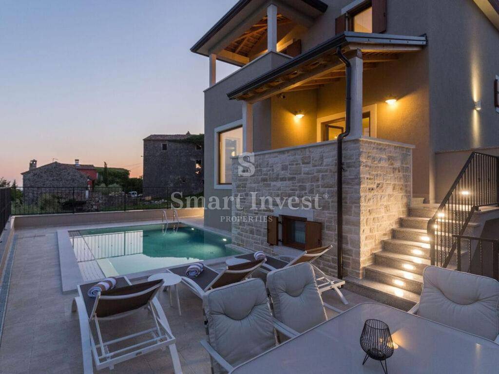 ISTRIA - BUIE, villa in pietra con piscina e vista mare