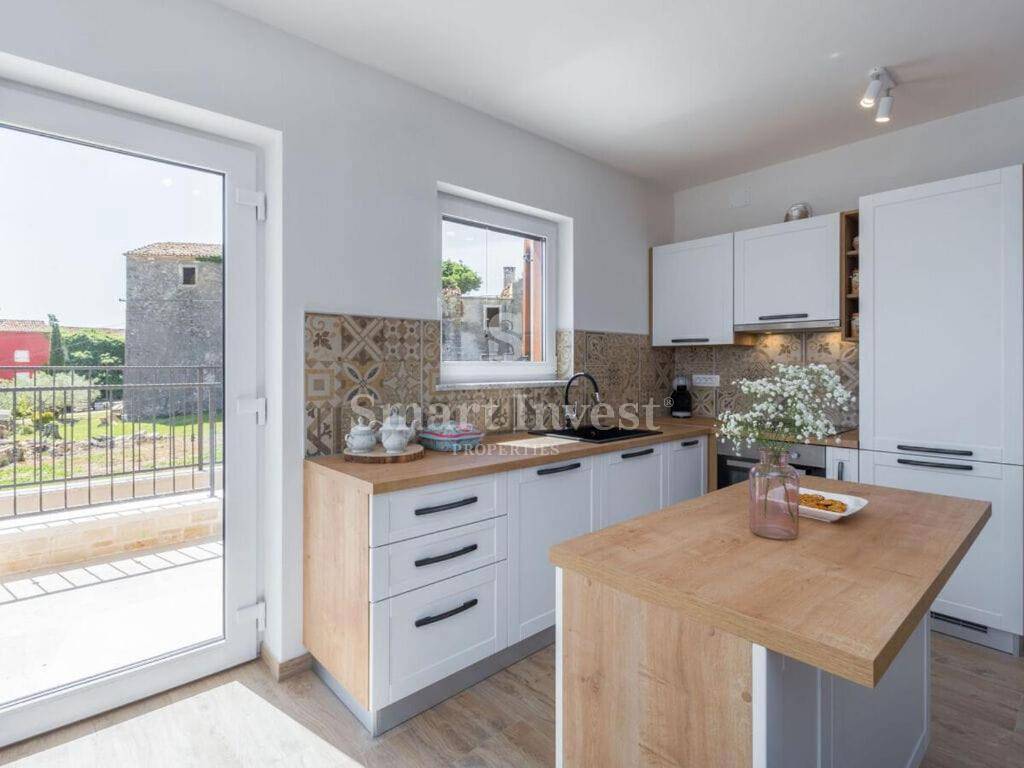 ISTRIA - BUIE, villa in pietra con piscina e vista mare