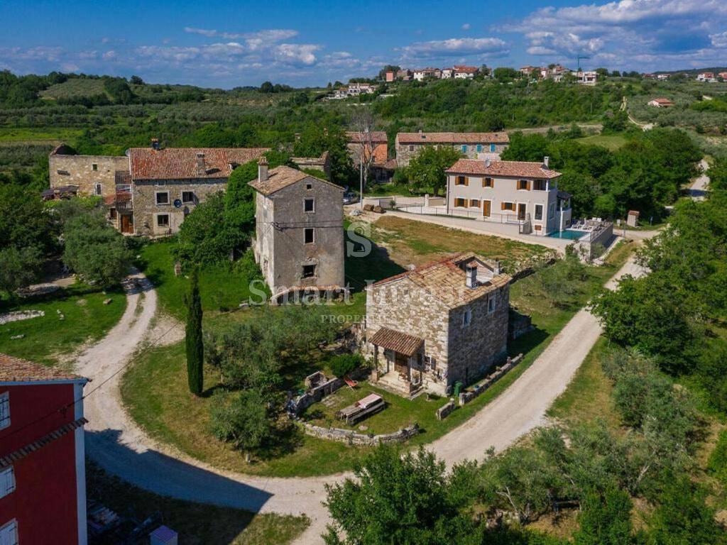 ISTRIA - BUIE, villa in pietra con piscina e vista mare