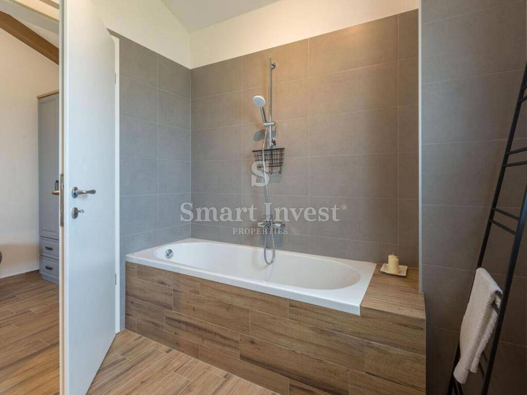 ISTRIA - BUIE, villa in pietra con piscina e vista mare