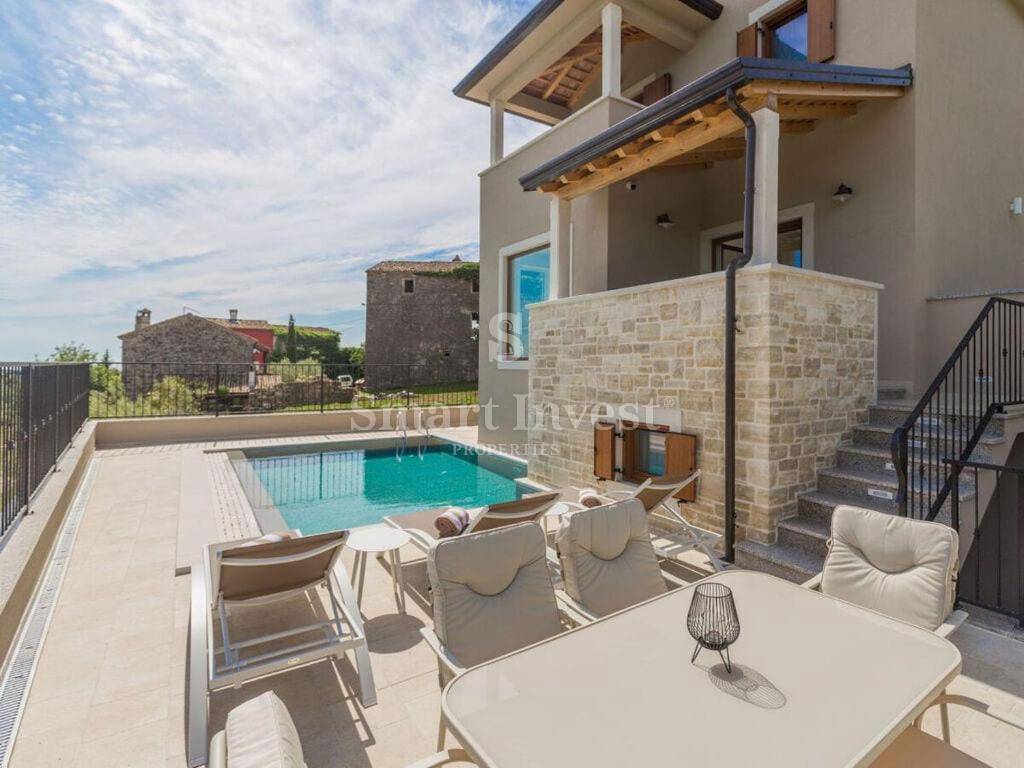 ISTRIA - BUIE, villa in pietra con piscina e vista mare