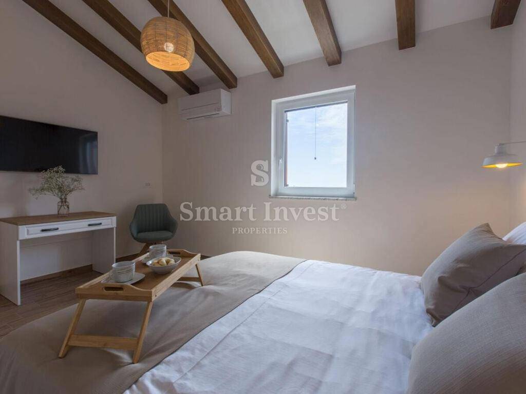 ISTRIA - BUIE, villa in pietra con piscina e vista mare