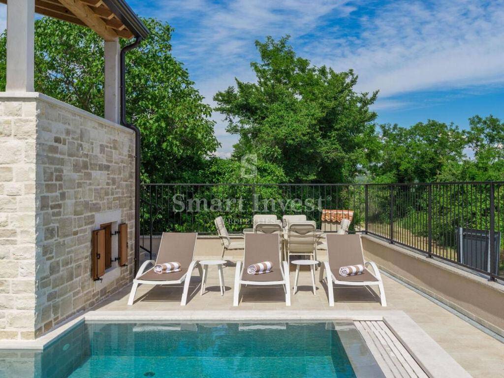 ISTRIA - BUIE, villa in pietra con piscina e vista mare