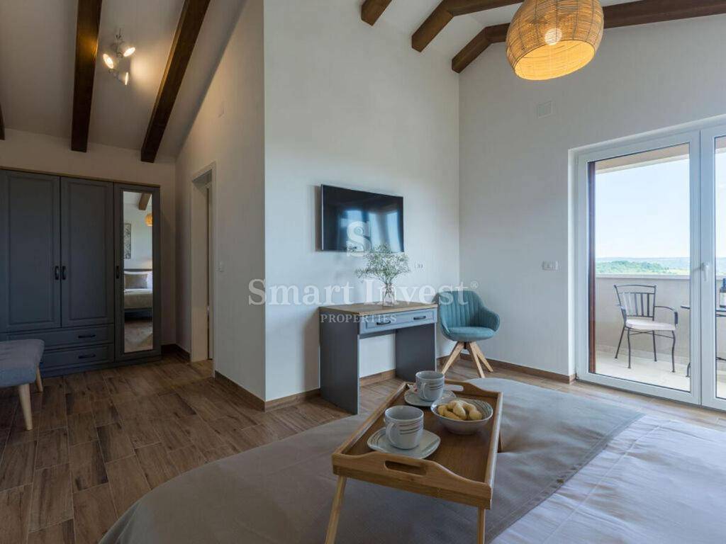 ISTRIA - BUIE, villa in pietra con piscina e vista mare