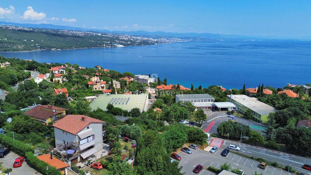 ABBAZIA, Nuovo appartamento con 4 camere da letto con vista mare e garage