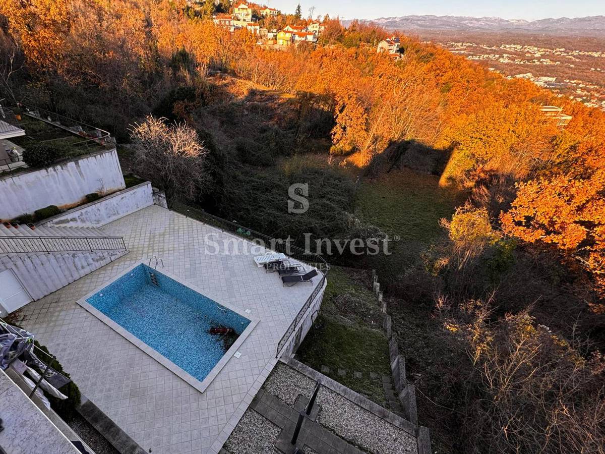 ABBAZIA - BREGI, appartamento con 3 camere da letto con vista mare, in edificio con piscina