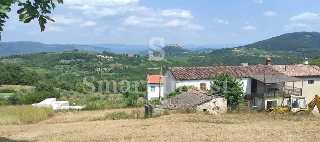 ISTRIA - MONTONA, terreno e casa con vista su Montona