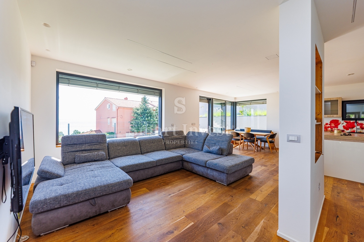 ABBAZIA - BREGI, casa moderna con piscina e vista mare