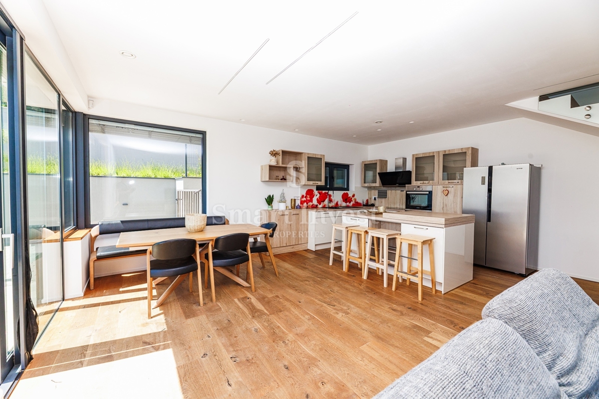 ABBAZIA - BREGI, casa moderna con piscina e vista mare