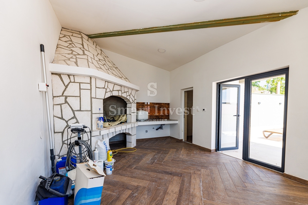 ABBAZIA - BREGI, casa moderna con piscina e vista mare