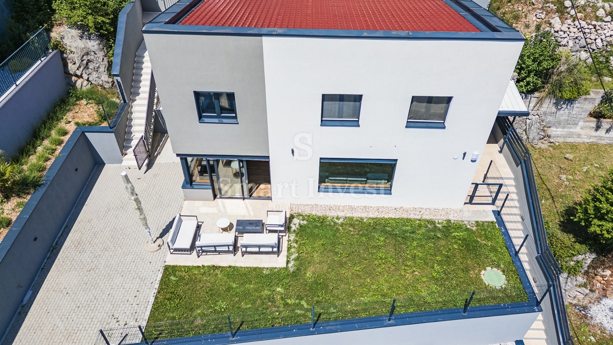 ABBAZIA - BREGI, casa moderna con piscina e vista mare