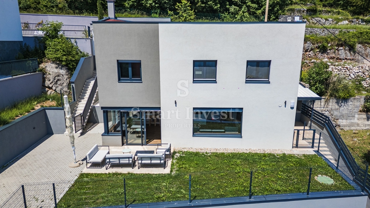 ABBAZIA - BREGI, casa moderna con piscina e vista mare