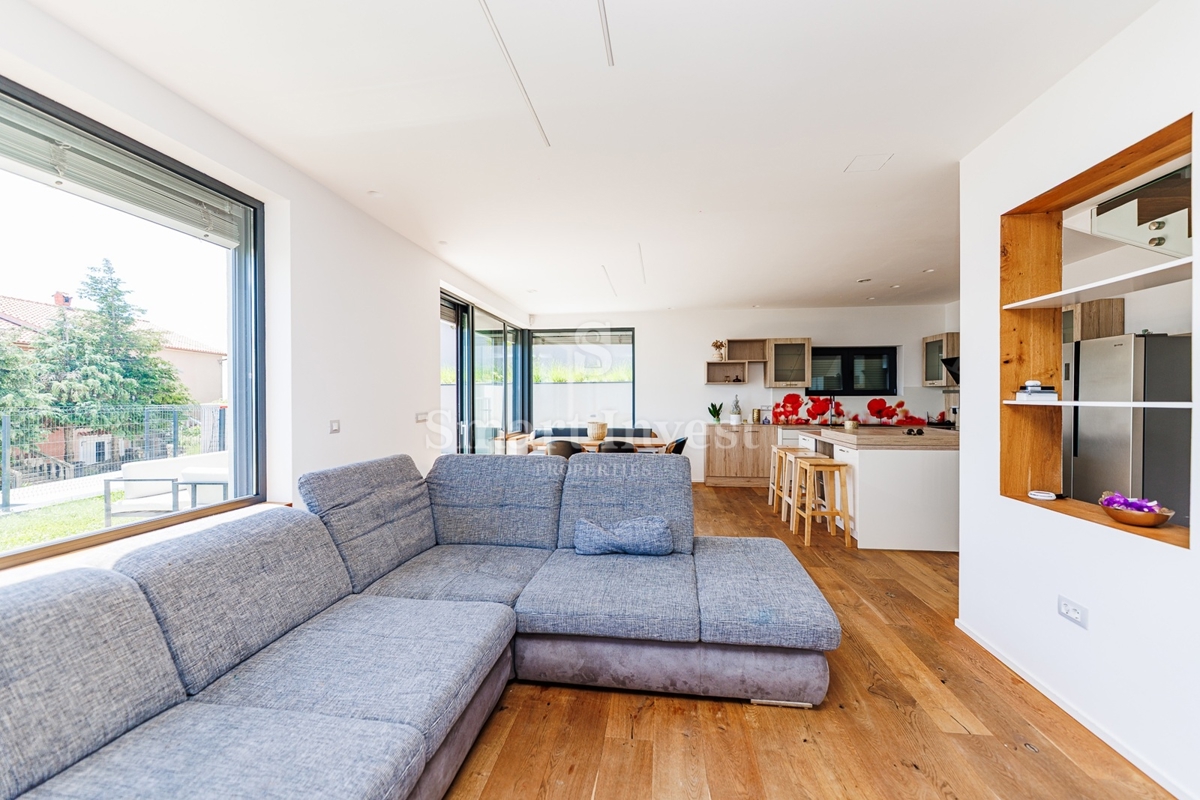 ABBAZIA - BREGI, casa moderna con piscina e vista mare