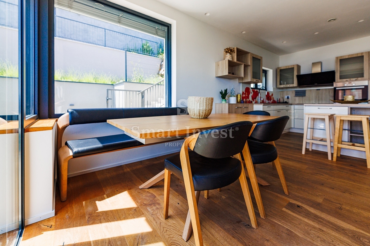 ABBAZIA - BREGI, casa moderna con piscina e vista mare