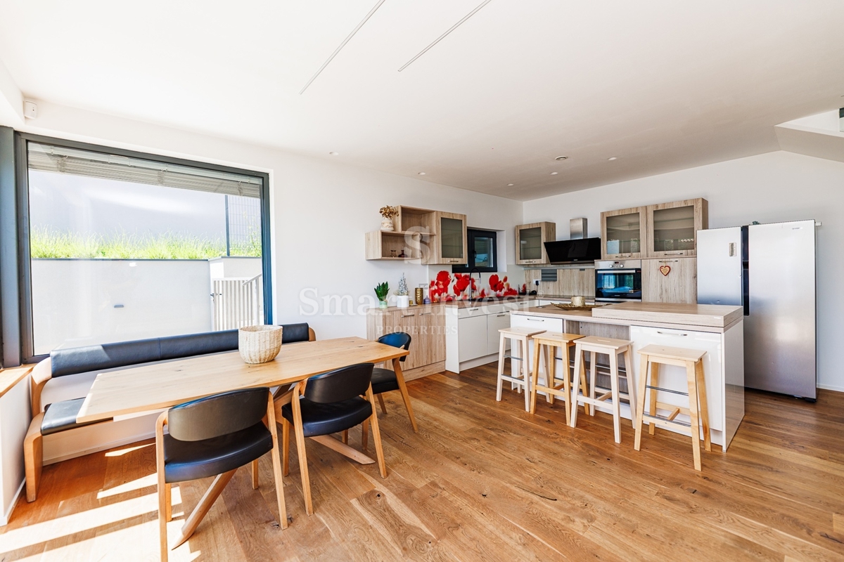 ABBAZIA - BREGI, casa moderna con piscina e vista mare
