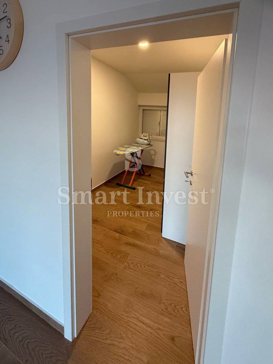 MATULJI, bellissimo appartamento con vista mare e parcheggio