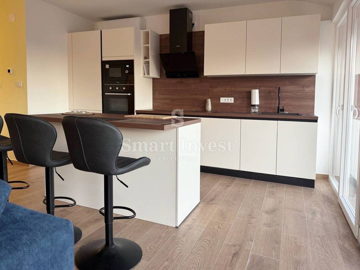 MATULJI, bellissimo appartamento con vista mare e parcheggio