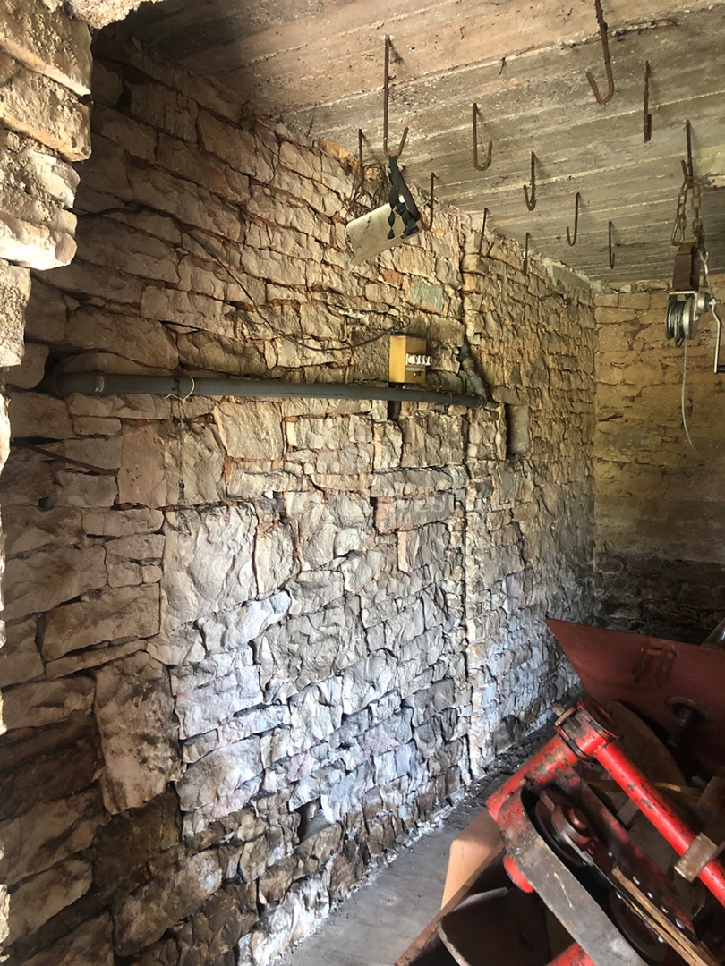 ISTRIA CENTRALE, vecchia casa con progetto e permesso di ricostruzione