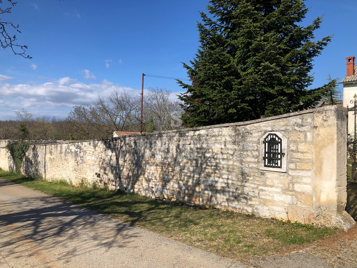 ISTRIA CENTRALE, vecchia casa con progetto e permesso di ricostruzione