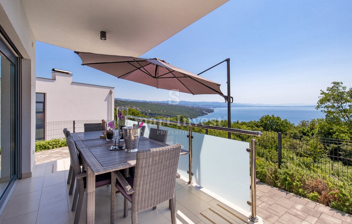 ABBAZIA - POBRI, appartamento con vista mare e parcheggio