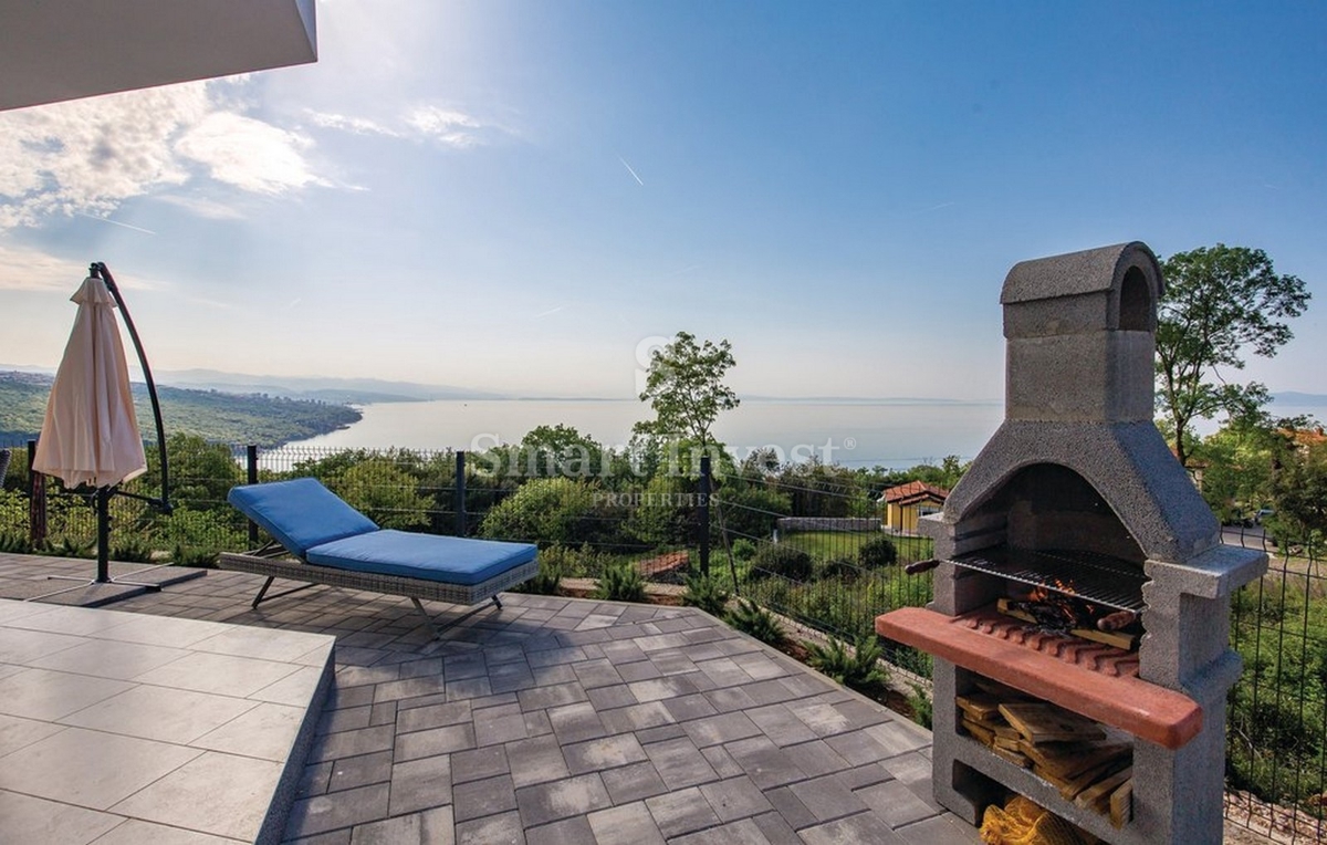 ABBAZIA - POBRI, appartamento con vista mare e parcheggio