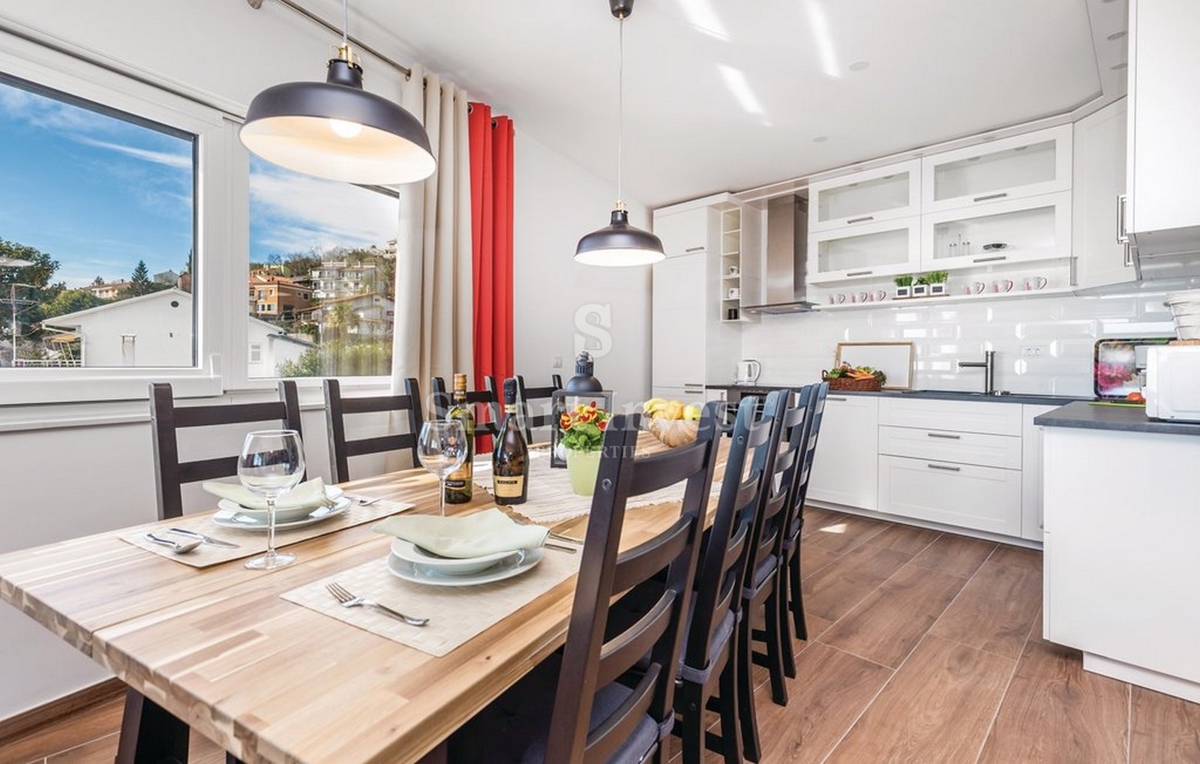 ABBAZIA - POBRI, appartamento con vista mare e parcheggio