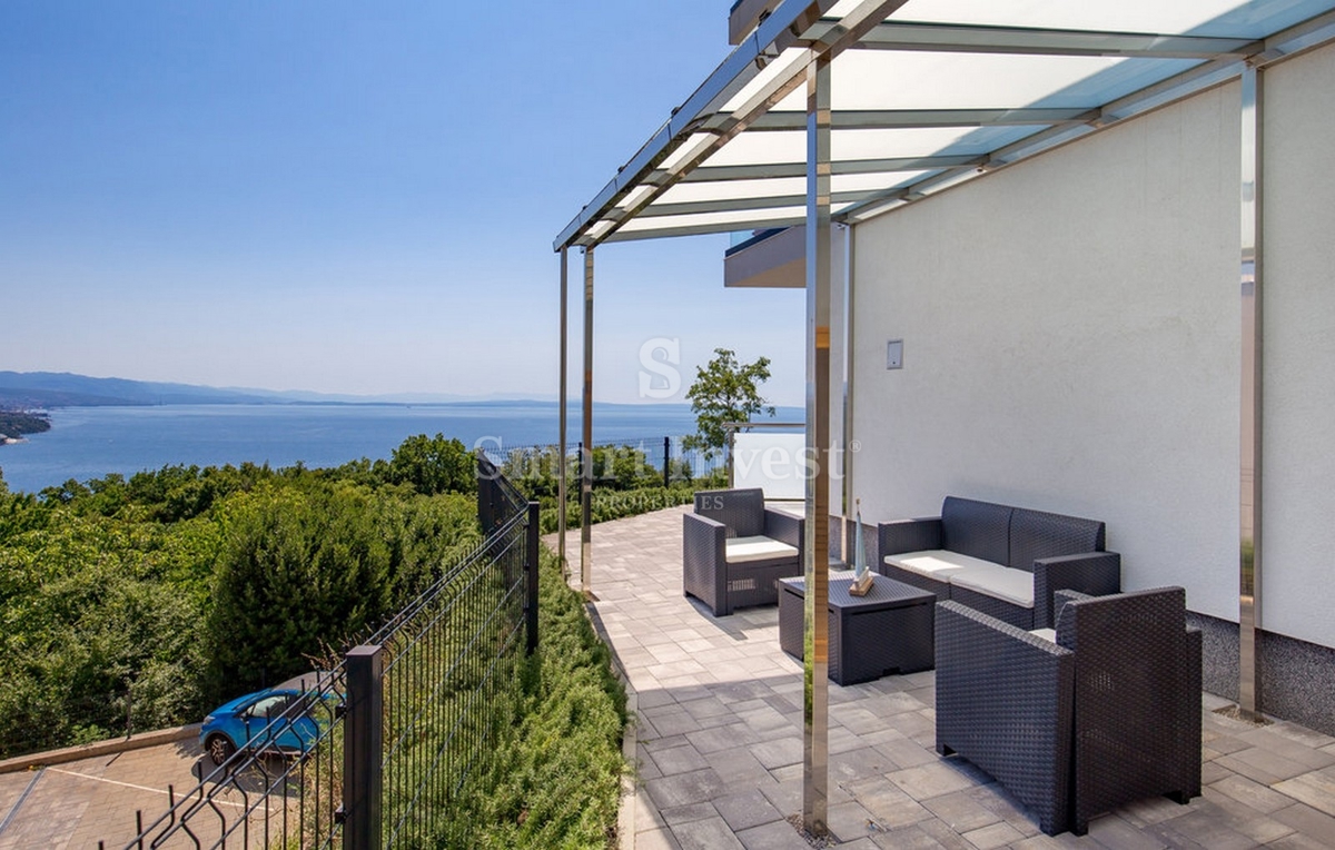 ABBAZIA - POBRI, appartamento con vista mare e parcheggio