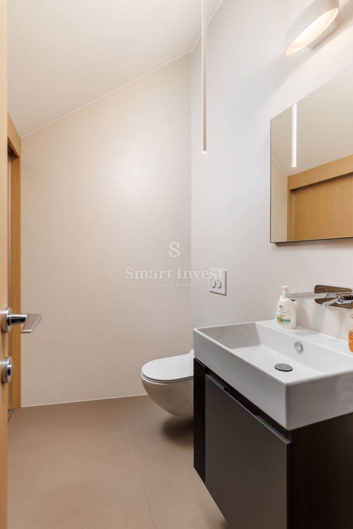 Casa Pećine, Rijeka, 300m2