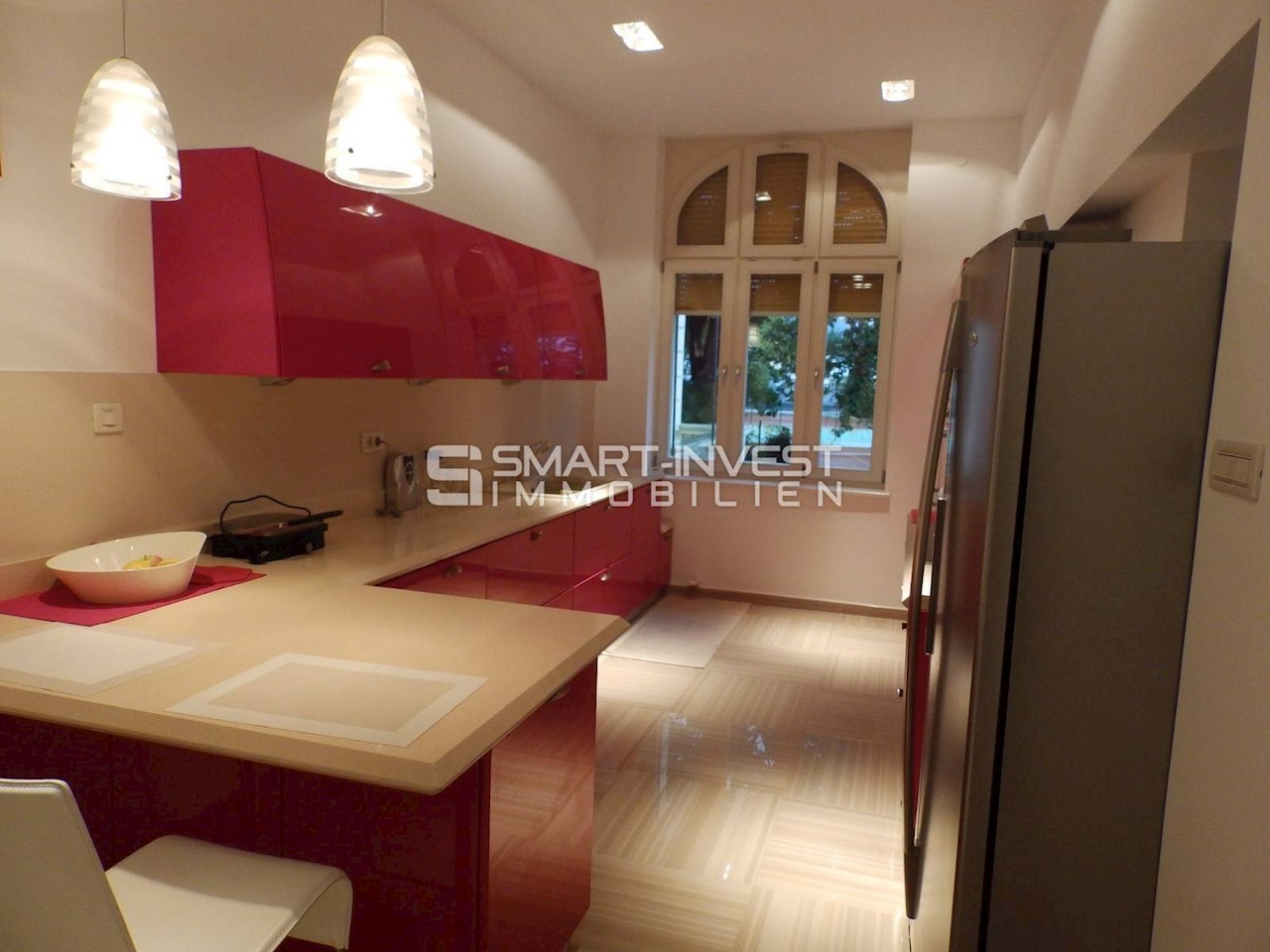 OPATIJA, Exclusive 2-bedrooms apartment with garage, near the sea