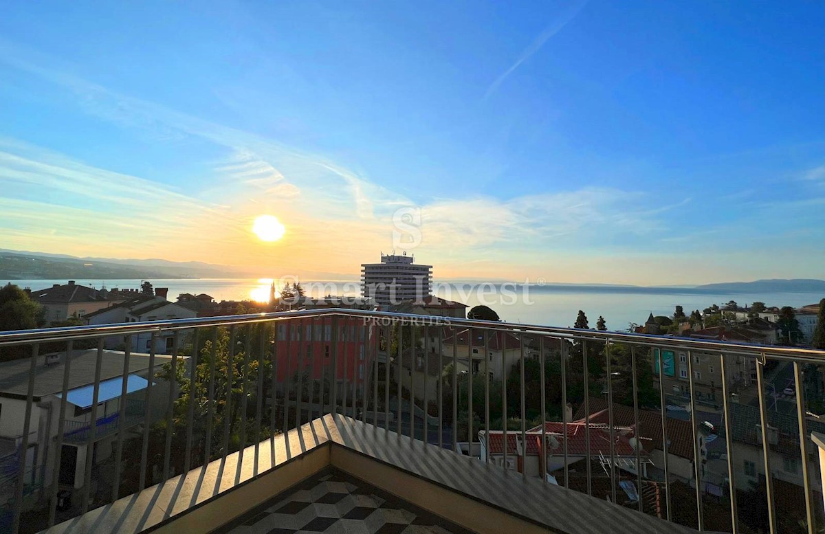 OPATIJA - CENTER, EXCLUSIVE 2-BEDROOMS APARTMENT WITH GARAGE AND SEA VIEW