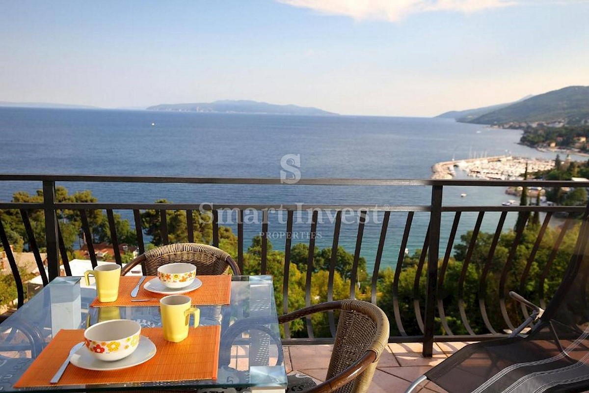 OPATIJA, Three apartments with beautiful sea view, near the sea