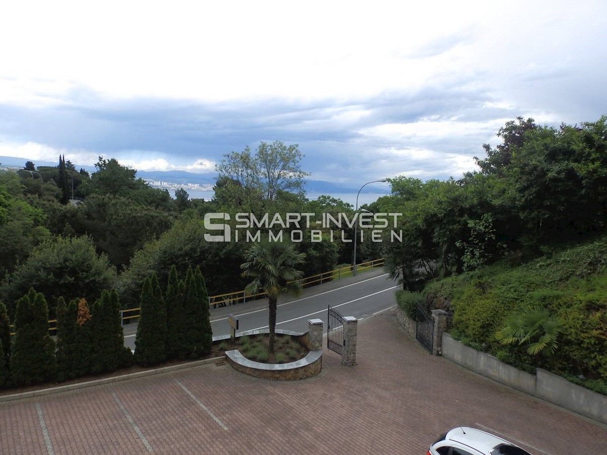 OPATIJA, Villa with 15 apartments near the sea, for sale