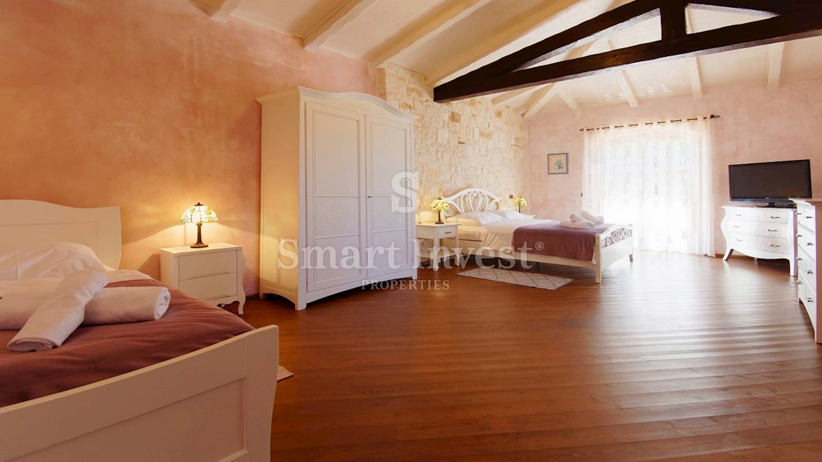 ISTRIA - POREČ, LUXURY STONE VILLA WITH HEATED POOL, SAUNA, TAVERN 