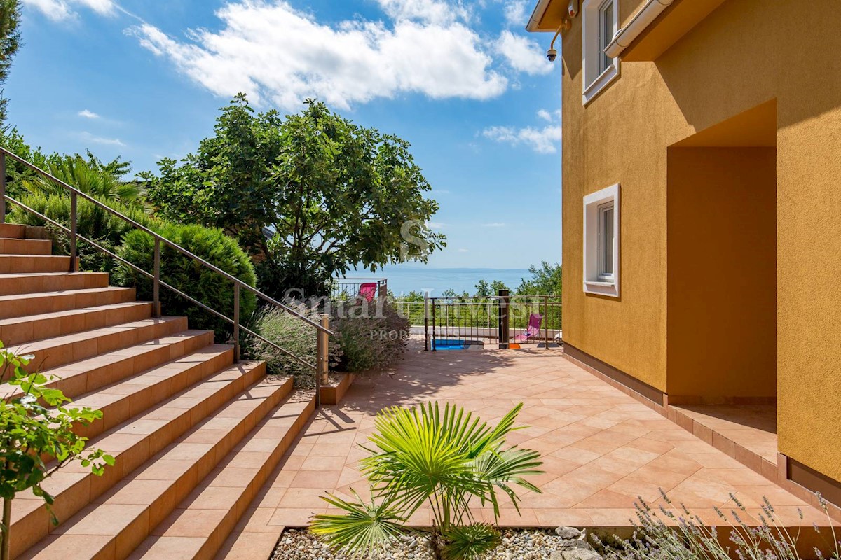 OPATIJA - VEPRINAC, Beautiful house with sea view, pool and tennis court