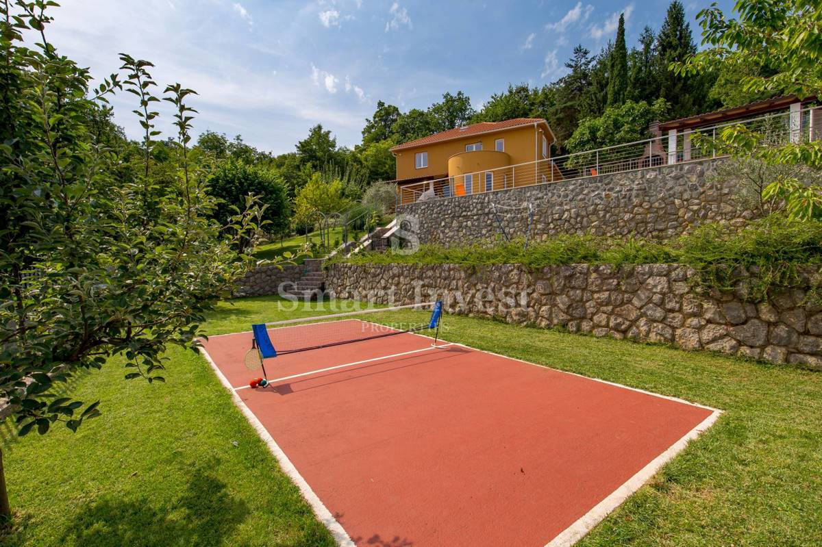 OPATIJA - VEPRINAC, Beautiful house with sea view, pool and tennis court