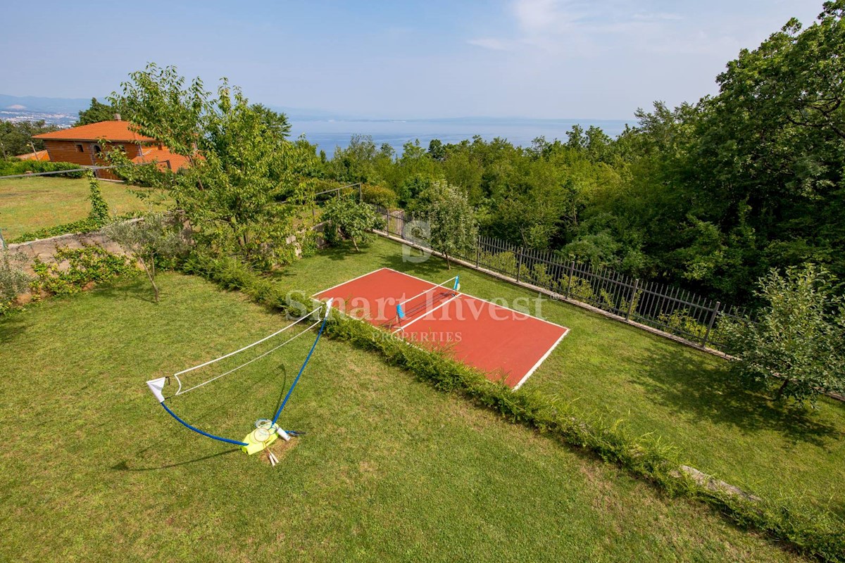 OPATIJA - VEPRINAC, Beautiful house with sea view, pool and tennis court