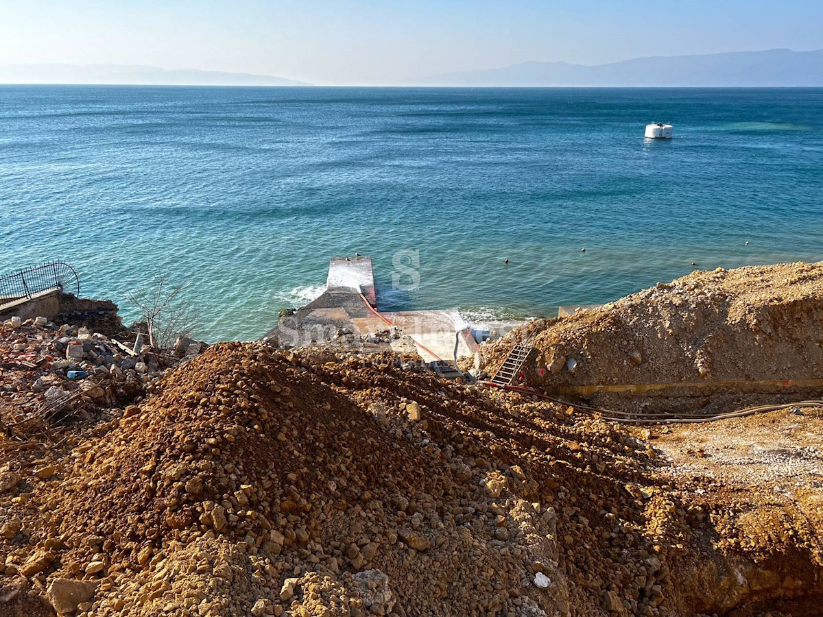 FIUME, Appartamento di lusso fronte mare con garage, in vendita