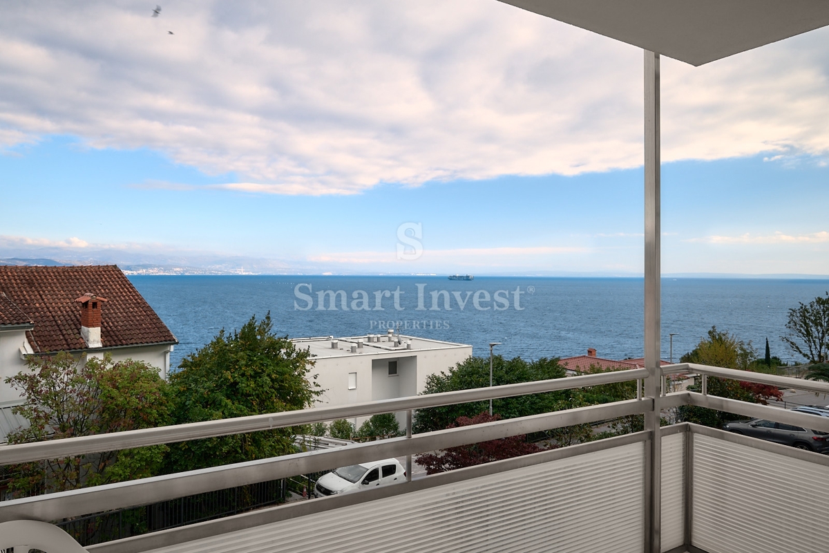 ABBAZIA, appartamento trilocale con vista mare e garage