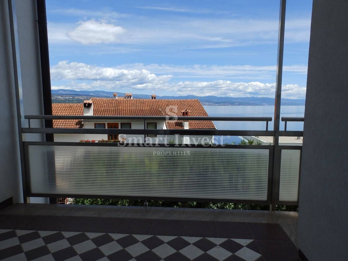 ABBAZIA, appartamento trilocale con vista mare e garage