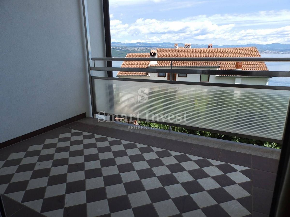 ABBAZIA, appartamento trilocale con vista mare e garage