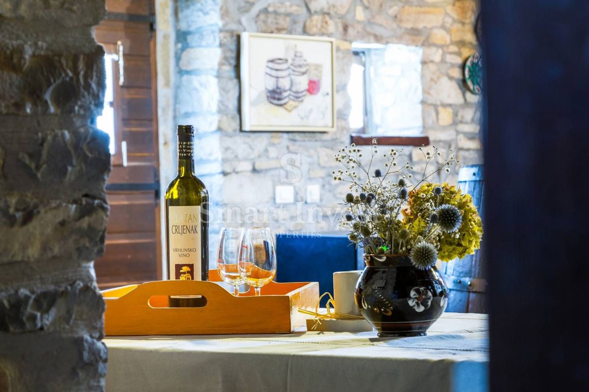 ISTRIA - GRAČIŠĆE, case in pietra con piscina e parcheggio nel centro storico