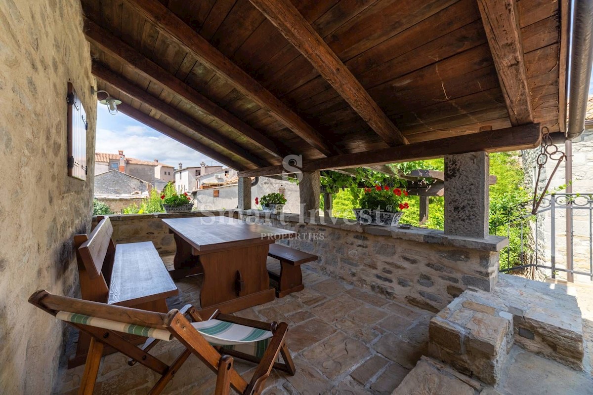 ISTRIA - GRAČIŠĆE, Three stone houses with a pool and parking in old town