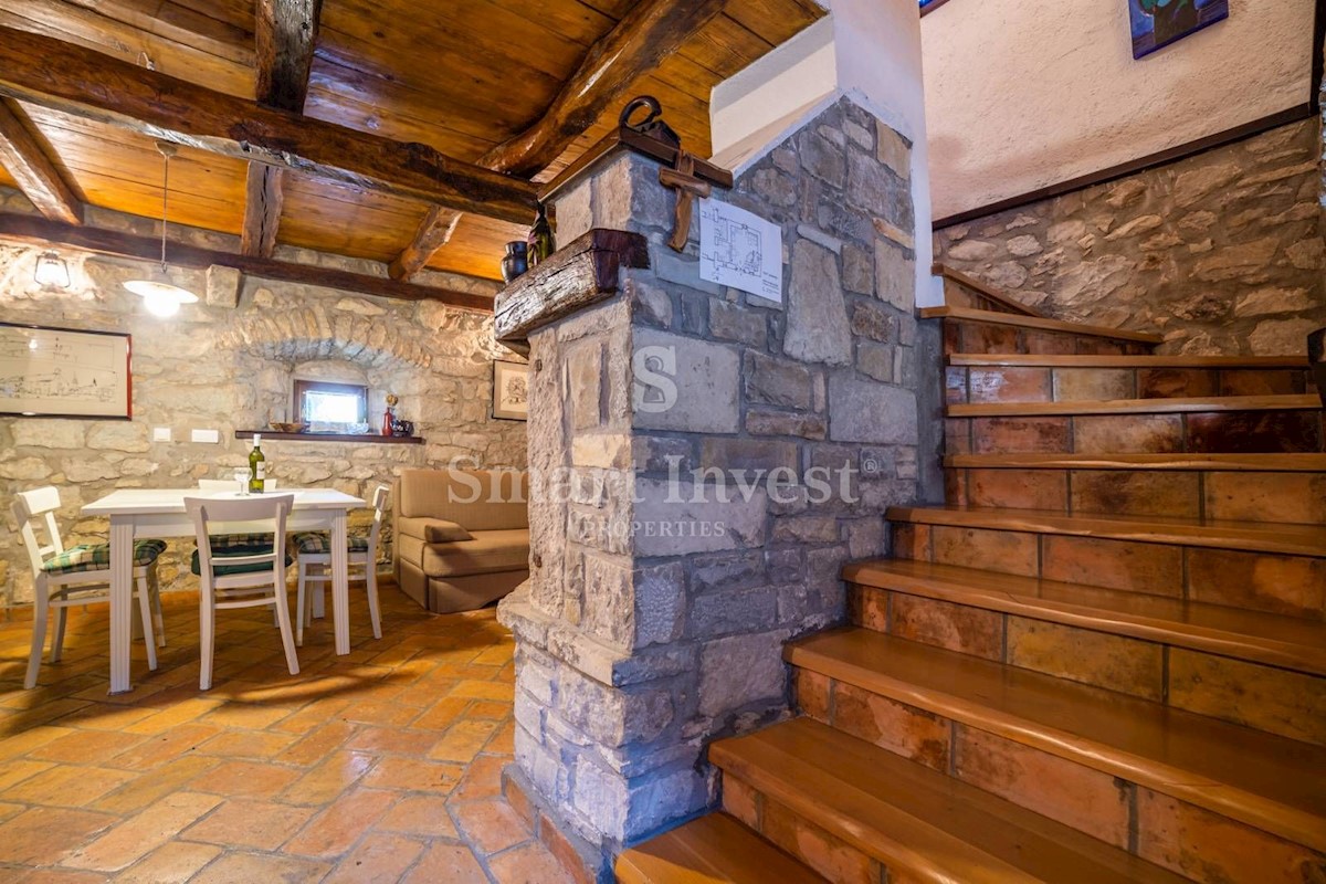 ISTRIA - GRAČIŠĆE, Three stone houses with a pool and parking in old town