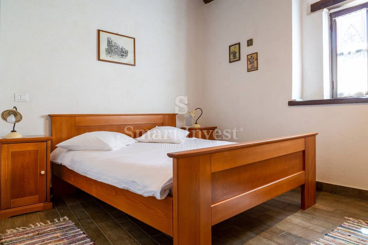 ISTRIA - GRAČIŠĆE, case in pietra con piscina e parcheggio nel centro storico